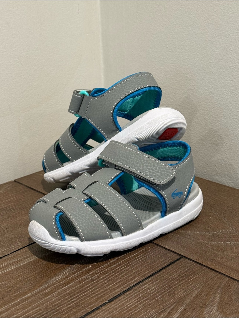 See Kai Run Cyrus IV FlexiRun Shoes Size 8 Toddler Gray Sandals Strap